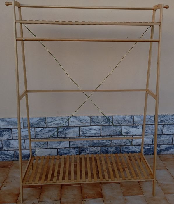 Arrumador de roupa em bambu