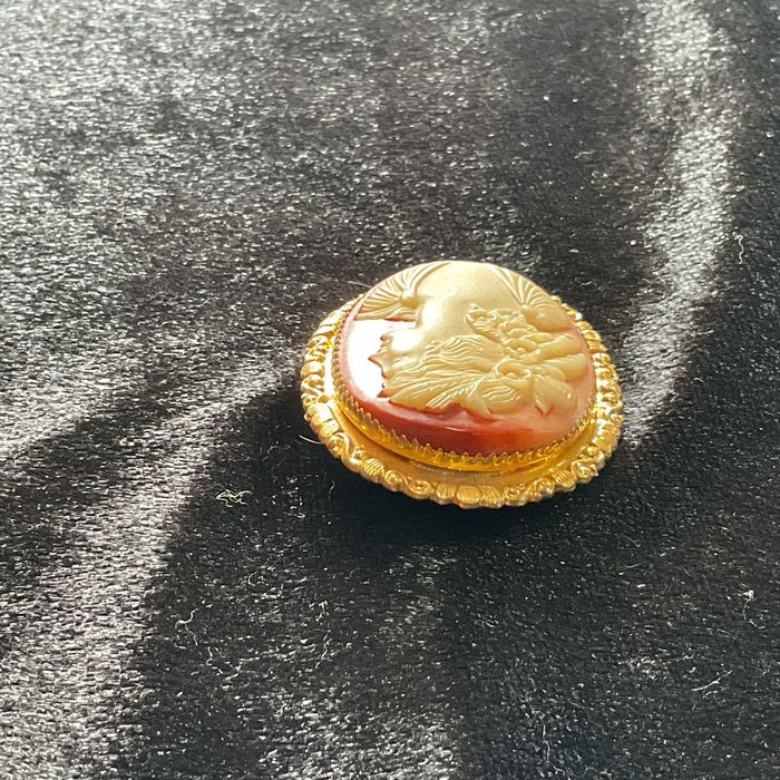 Broche peça vintage 4 cm