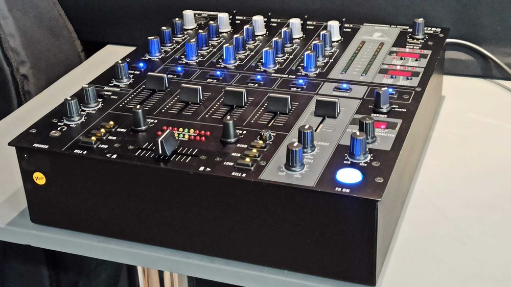 Новий 2/3 вартості мікшерний пульт Behringer PRO Mixer DJX750