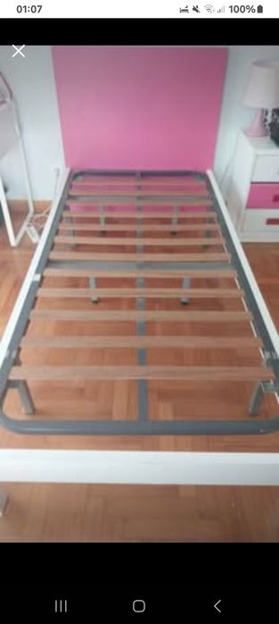 Cama de menina usada.
