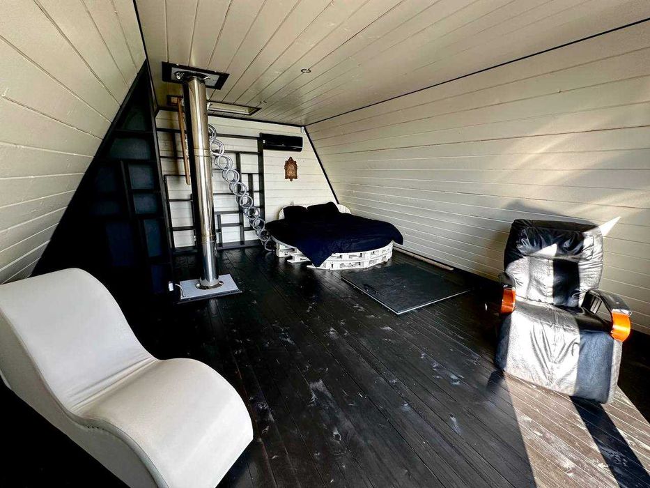 Будинок для відпочинку чи бізнесу на березі водойми_M