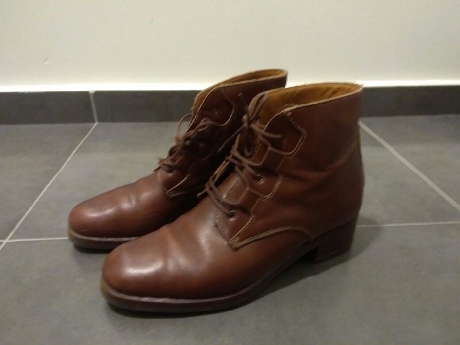 Botins e sapatos novos