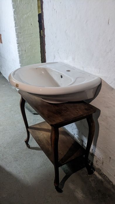 Umywalka LAUFEN porcelana  wisząca z półpostumentem