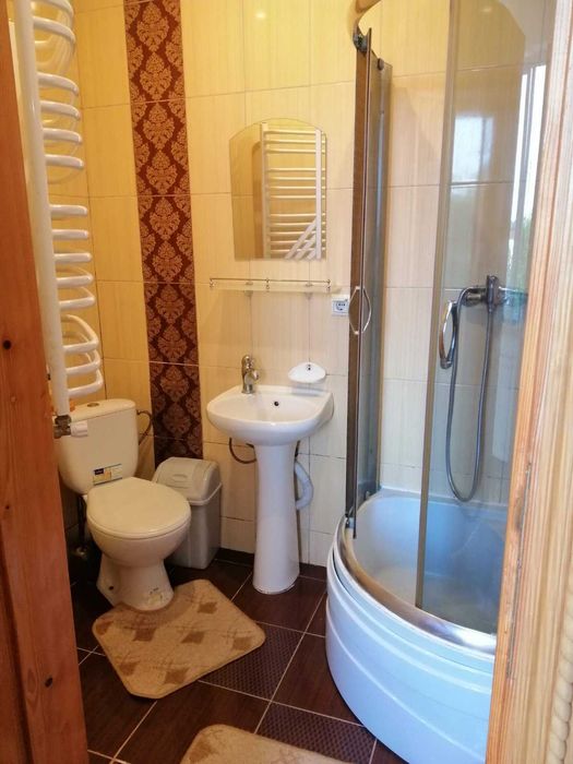 Здаю двомісні та багатомісні номери під ключ зі всіма умовами