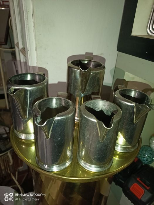 Tenho estas 5 canequimhas em inox para pequenos serviços