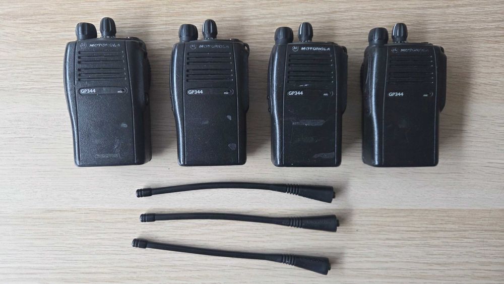 Motorola GP344 UHF walkie talkie 4 rádios + carregadores
