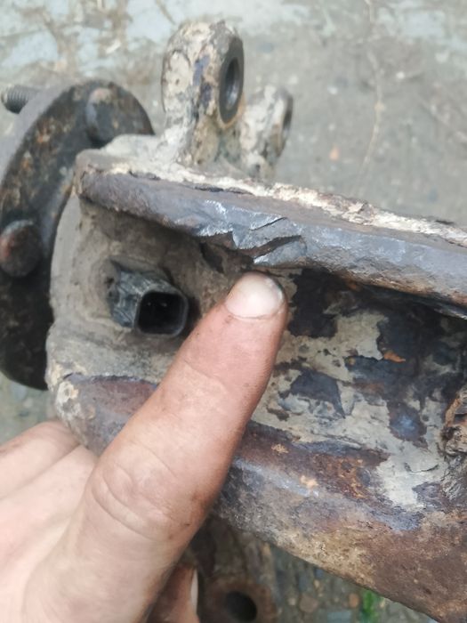 Продам ступицю ford Mondeo mk3