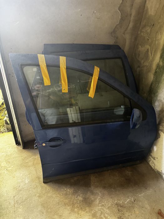 Golf 4-portas, mala, capot, óticas e parachoques