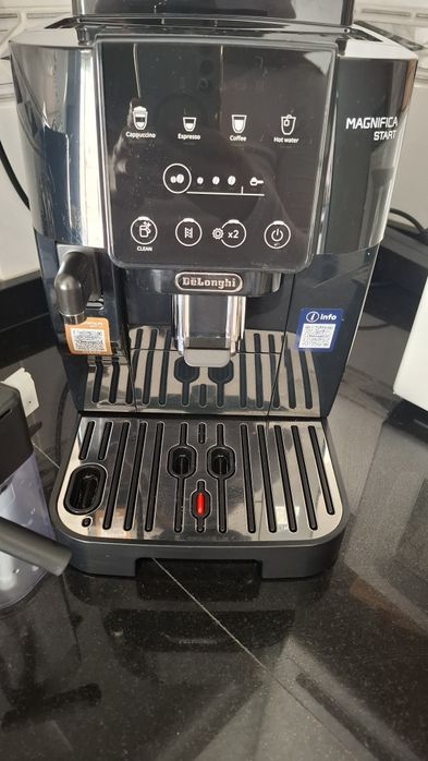 Máquina de café Automática DELONGHI Magnifica Start