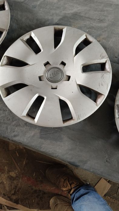 Оригінальні ковпаки ауді (audi) r16