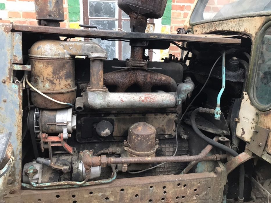 Продам трактор ЮМЗ 6 з плугом і прицепом.