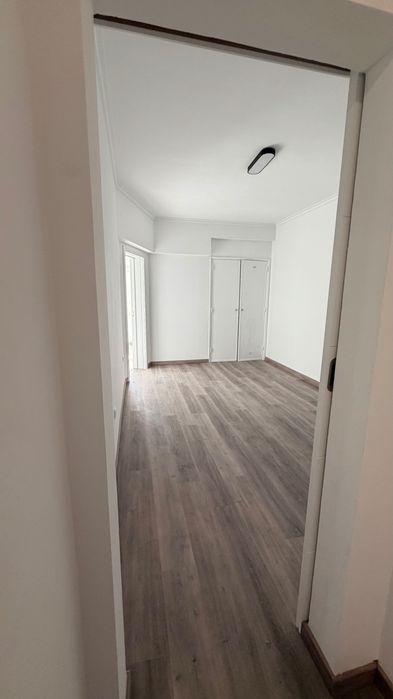 Arrenda-se apartamento totalmente remodelado – Vista Mar | Terraço Privado