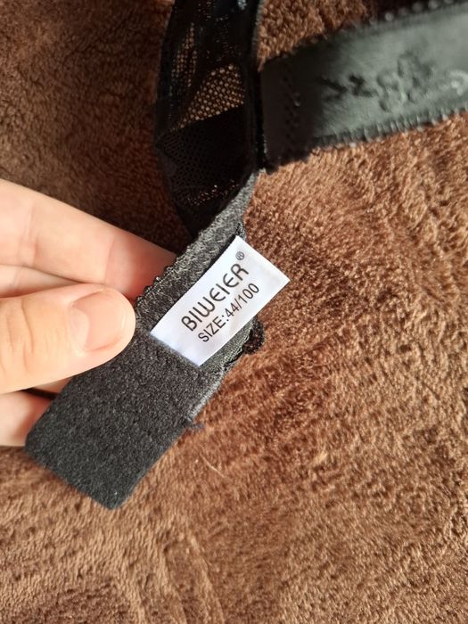 Бюстгальтер жіночі