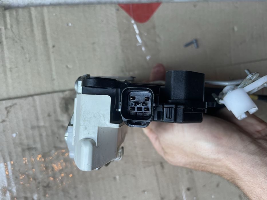 Lancer x 10 замок двери центральный