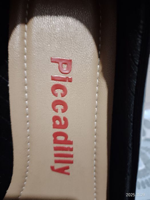 Sapatos novos de muito boa qualidade pretos e brilhantes