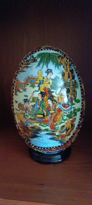 Ovo em porcelana chinesa antiga