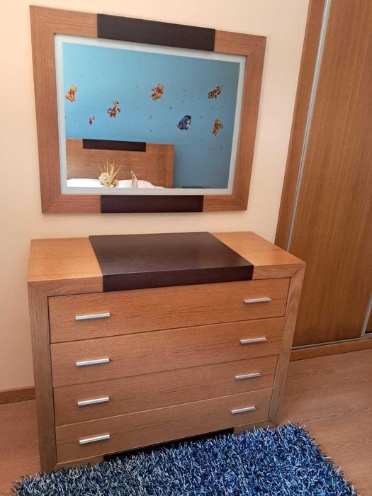 Mobiliário de Quarto - Elegante e em Excelente Estado!