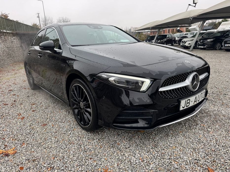 Mercedes-Benz A 250 Limousine e AMG Line foto 3