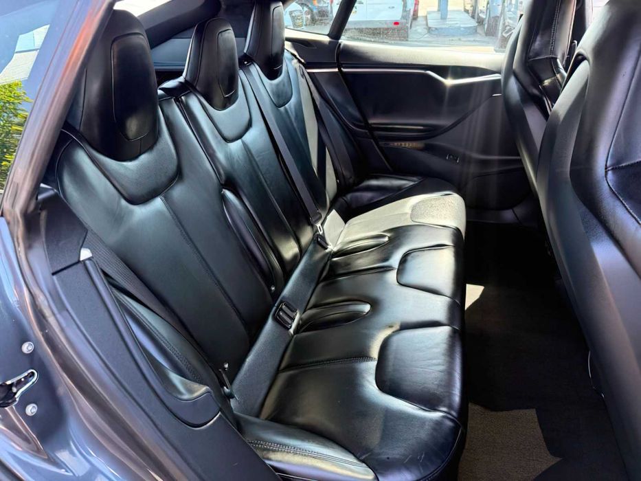 Tesla Model S      2015