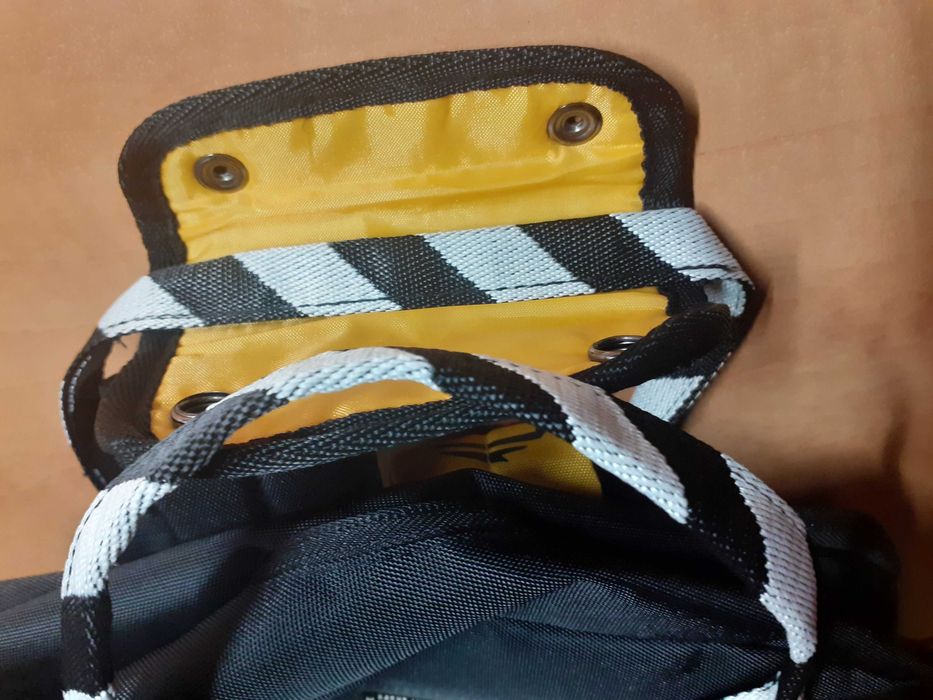 Solidny żółto czarny, szkolny plecak młodzieżowy 42x32x12