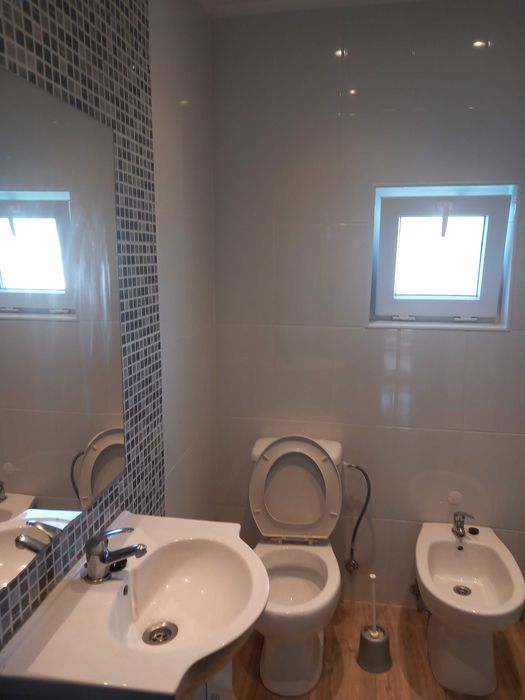 Quarto Amplo Individual em Almada em Vale Fetal