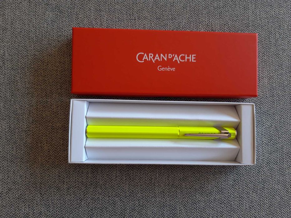 Caneta de tinta permanente Caran d'Ache - Artigo NOVO