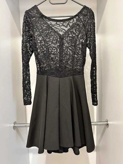 Czarna sukienka z koronką