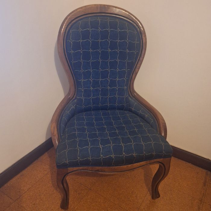 Mobilia de quarto de boa madeira e elegante