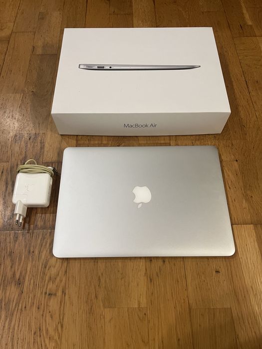 Mac Book Air.