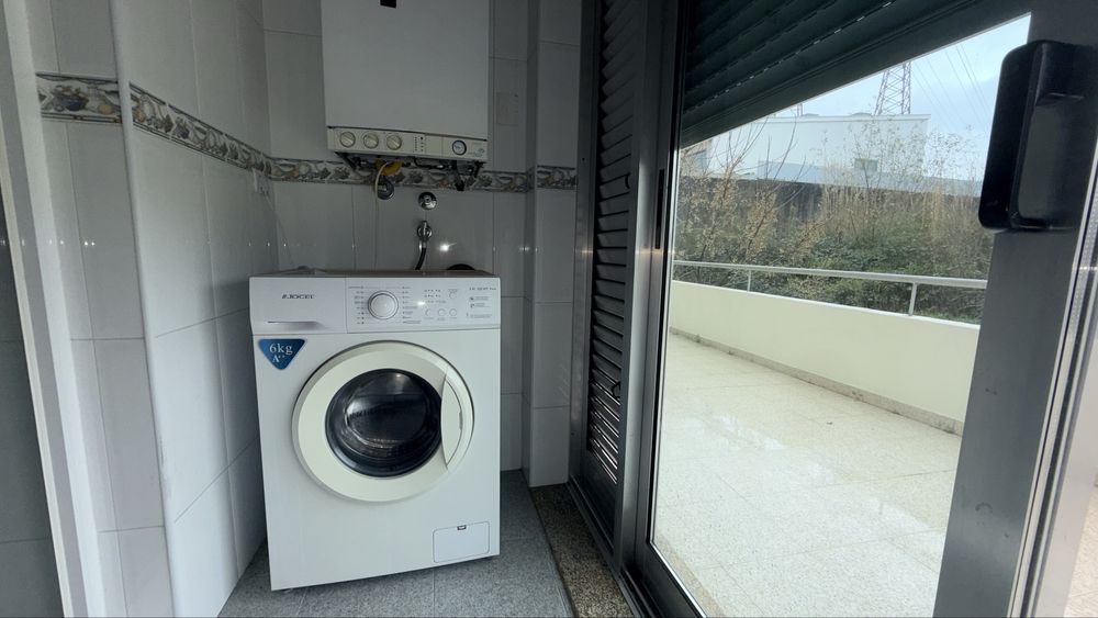 Apartamento t2+1 com terraço nos maninhos