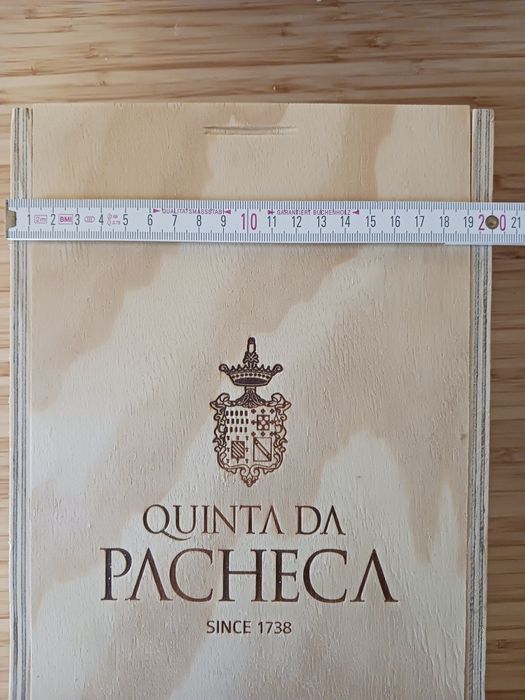 Caixa madeira garrafas vinho
