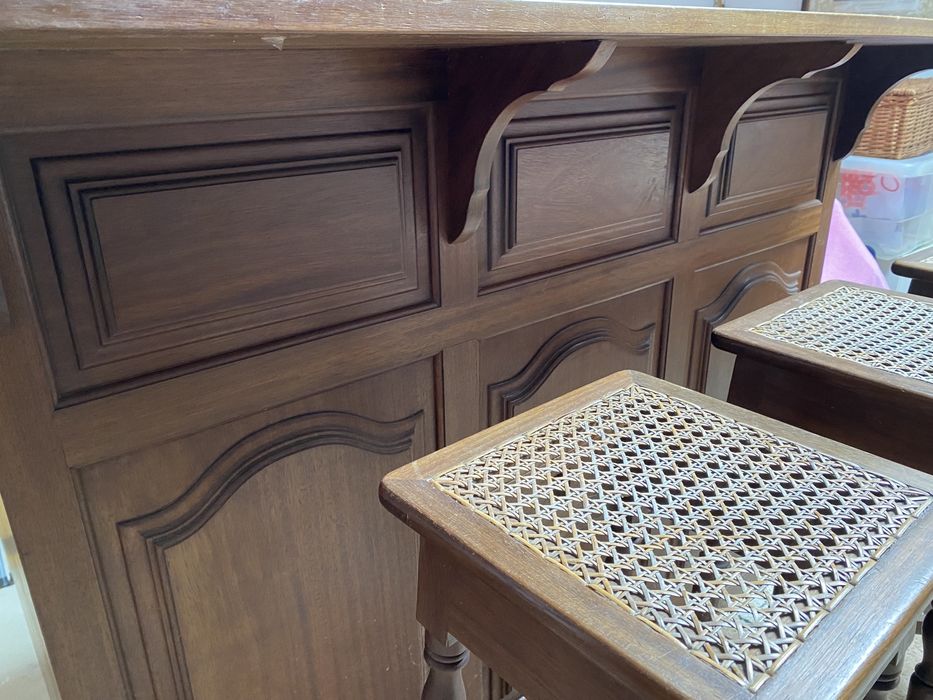 Balcão e Bancos Altos - em Mogno e Palhinha