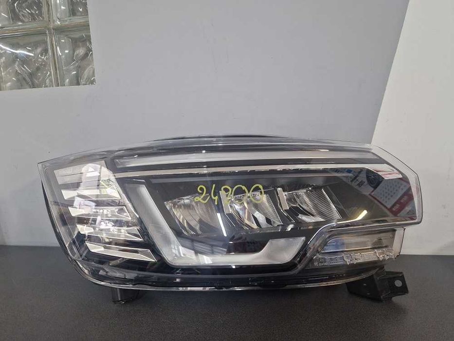 Renault Trafic III Lift IV 21r.- Lampa Przód Prawa