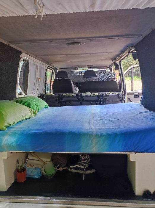 Vendo Carrinha Ford Transit, ano 2000.Adaptada  a campervan/7 lugares