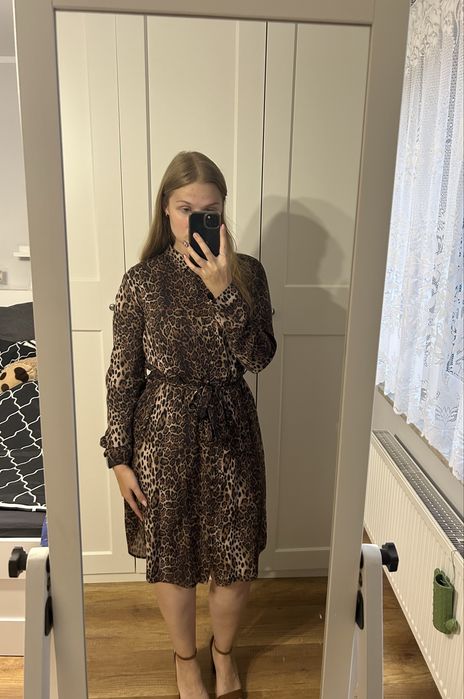 Elegancka sukienka w cętki Mohito