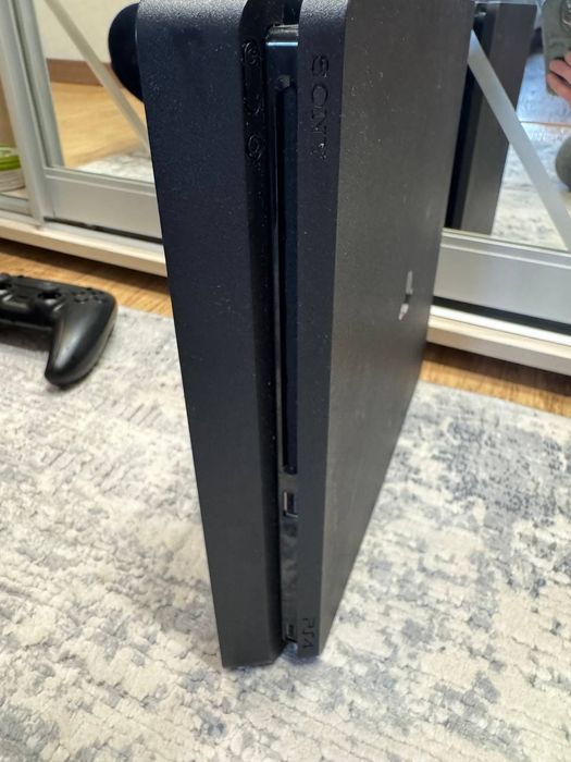 Sony PlayStation 4 slim 512 GB 2 геймпади