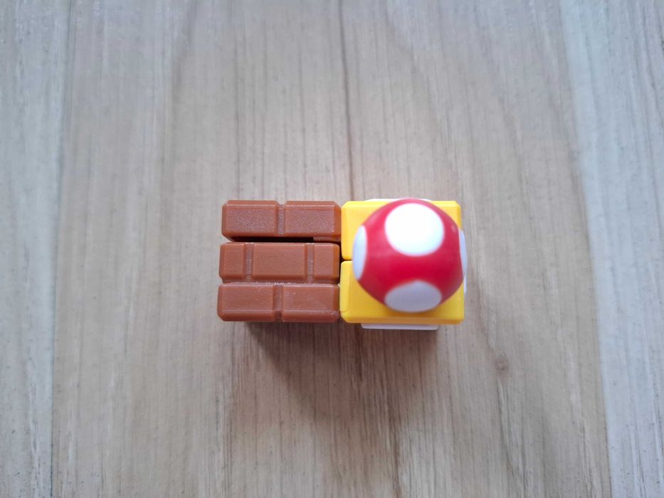 Pytajnikowy blok Kinder Joy Super Mario Bros Nintendo figurka VQ422