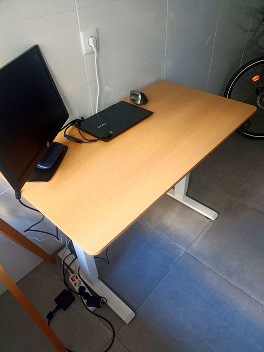 Secretária Elevatória / Standing Desk | Como Nova