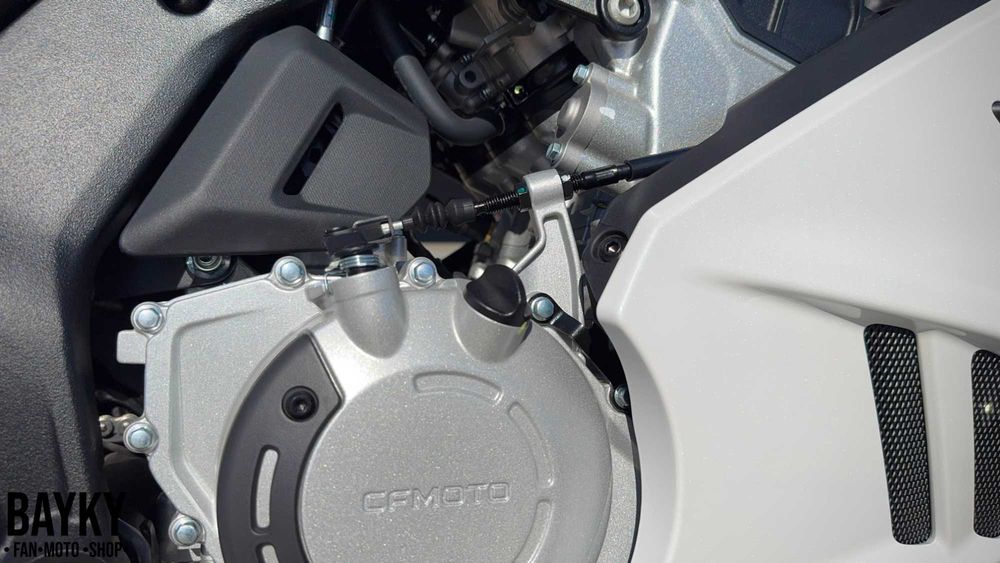 Мотоцикл CFMOTO 675SR-R