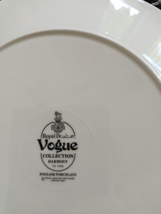 Cztery talerze obiadowe angielska porcelana