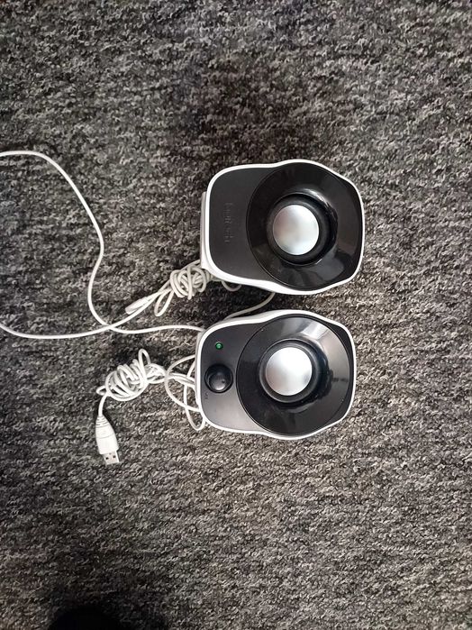 Białe głośniki Logitech – sprawne