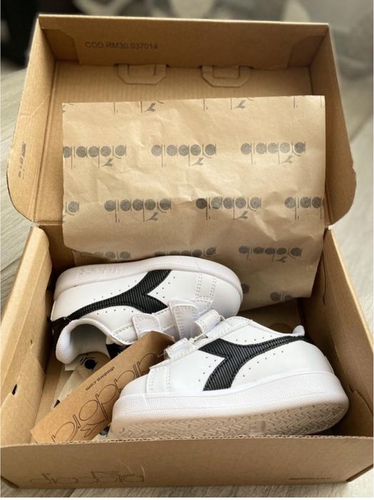 Дитячі фірмові кросівки