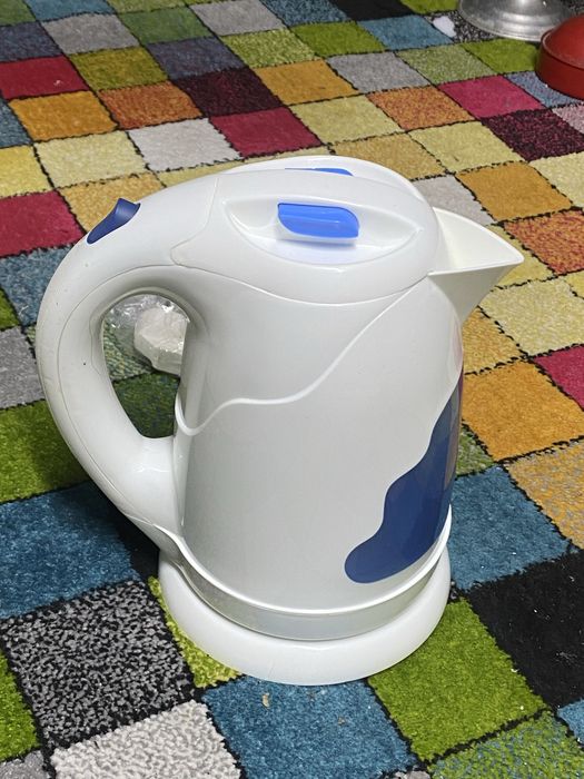 Электрочайник рабочий в хорошем состонии