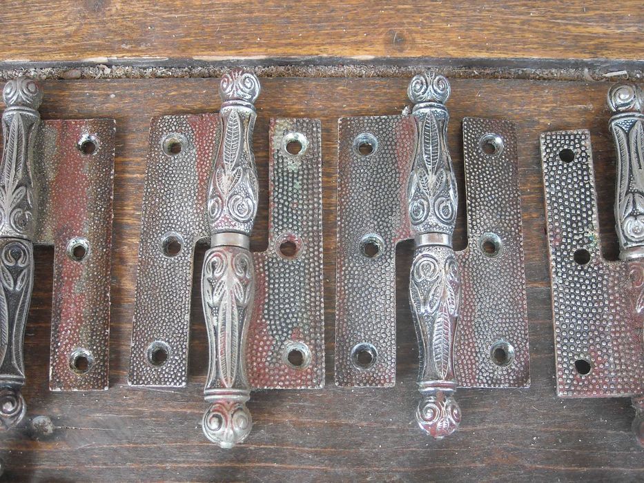 Dobradiças ferragens antigas trabalhadas para portas / janelas / etc