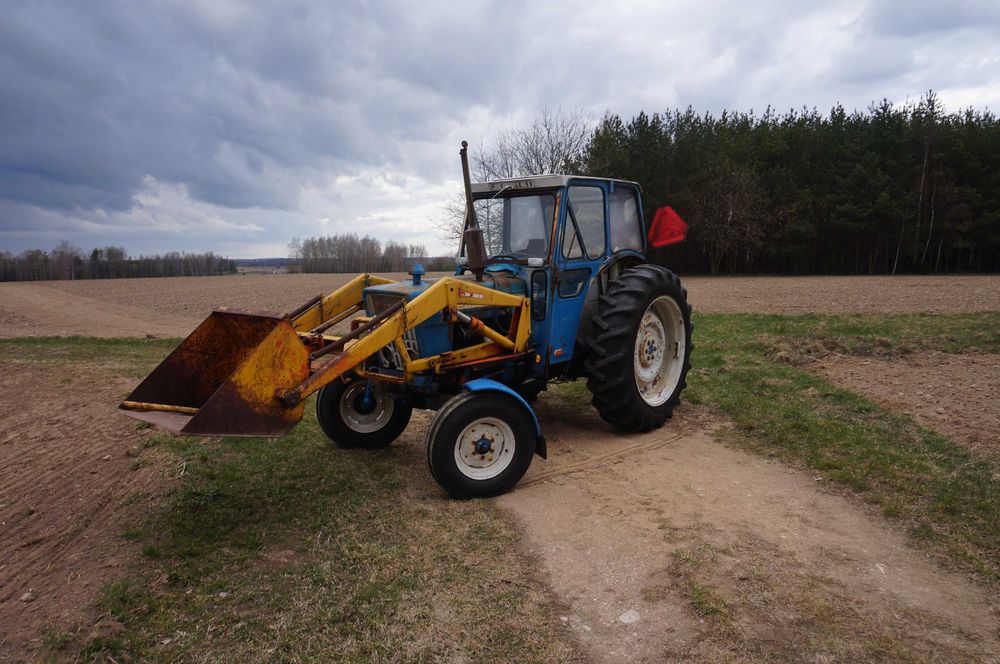 ciągnik ford 4000  z turem nie zetor
