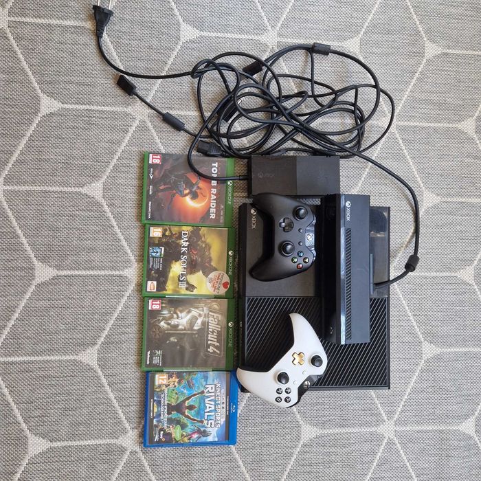 Xbox One + Kinect + 2 pady + gry – stan idealny