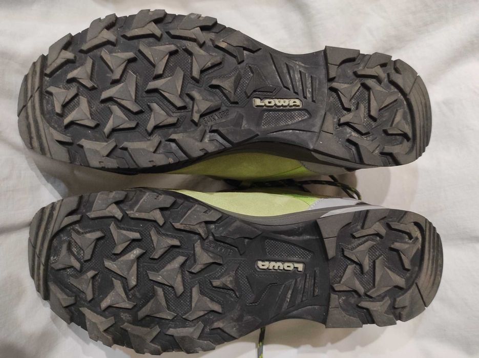 Трекинговые кроссовки Lowa GTX