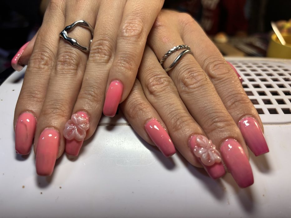 Unhas de gel, acrilico, manicure e spa maos e pes