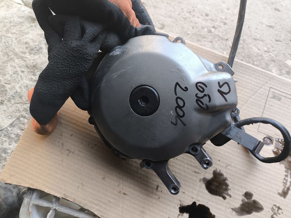 Suzuki sv 650 alternator dekiel 2004