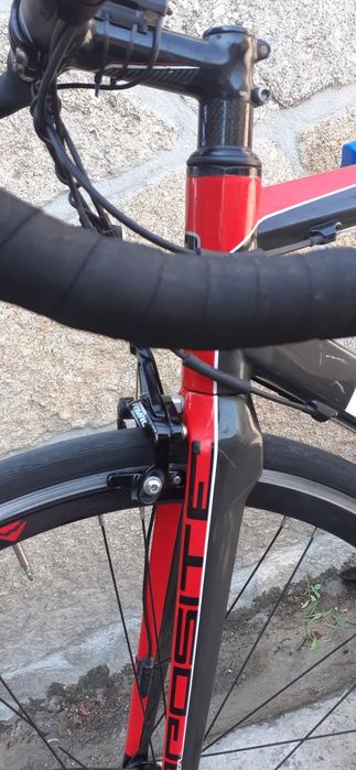 Bicicleta de estrada em carbono
